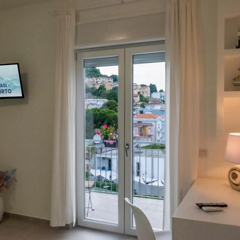 Quasi in Porto - Camera Familiare con Vista Mare - 9