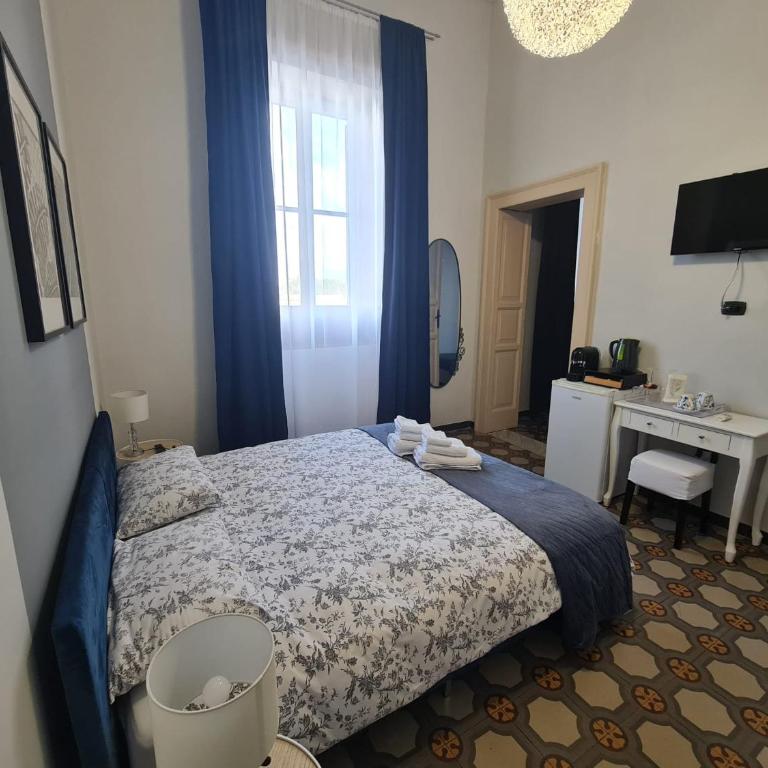 B&B Regina Margherita - Camera King con Vista Mare - 3