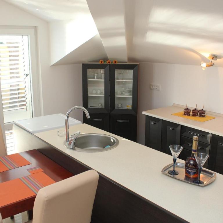 Penthouse by the Sea - Two-Bedroom Apartment - 15