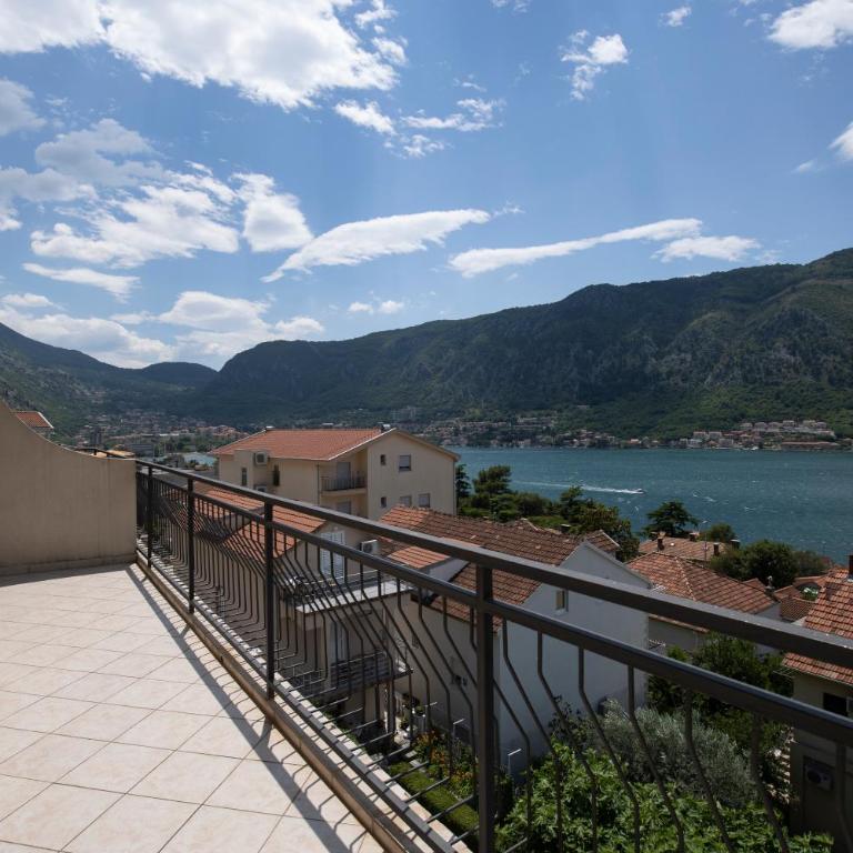 Point of View - One-Bedroom Apartment - 8