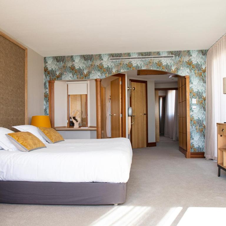 Grand Hôtel Les Flamants Roses Thalasso & Spa - Suite avec Accès Gratuit au Spa - Vue sur Mer - 4