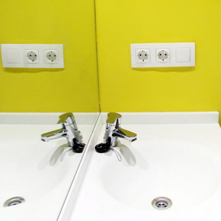 BcnSportHostels - Bed in 6-Bed Mixed Dormitory Room - 7