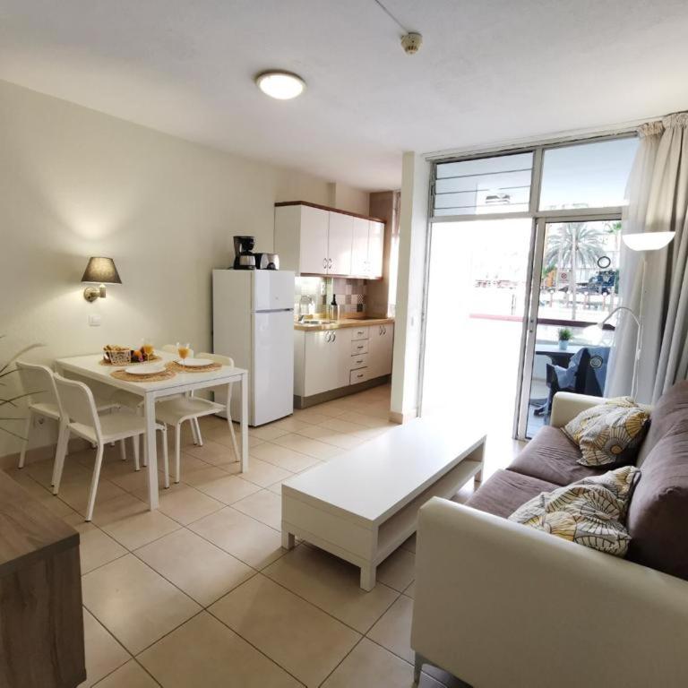 Cherry Top Cake Apartment - One-Bedroom Apartment - 11