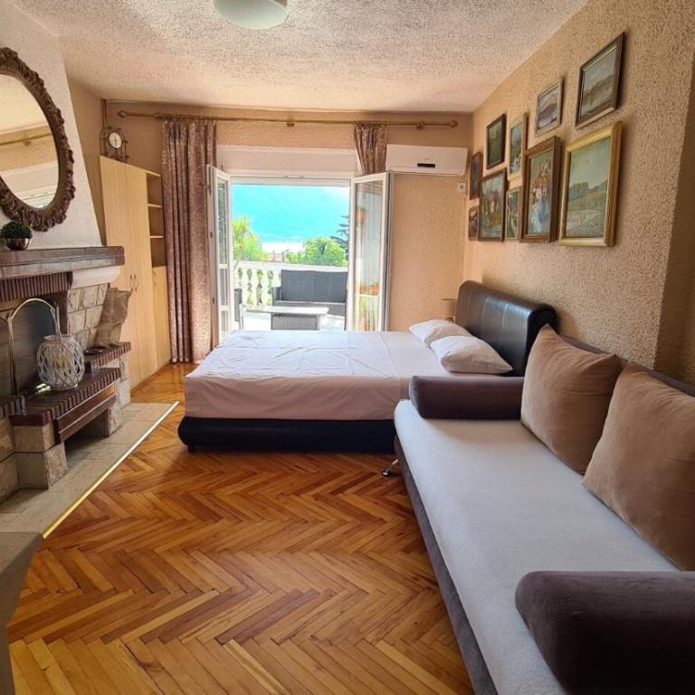 Apartments Lara - Studio with Balcony and Sea View - 3