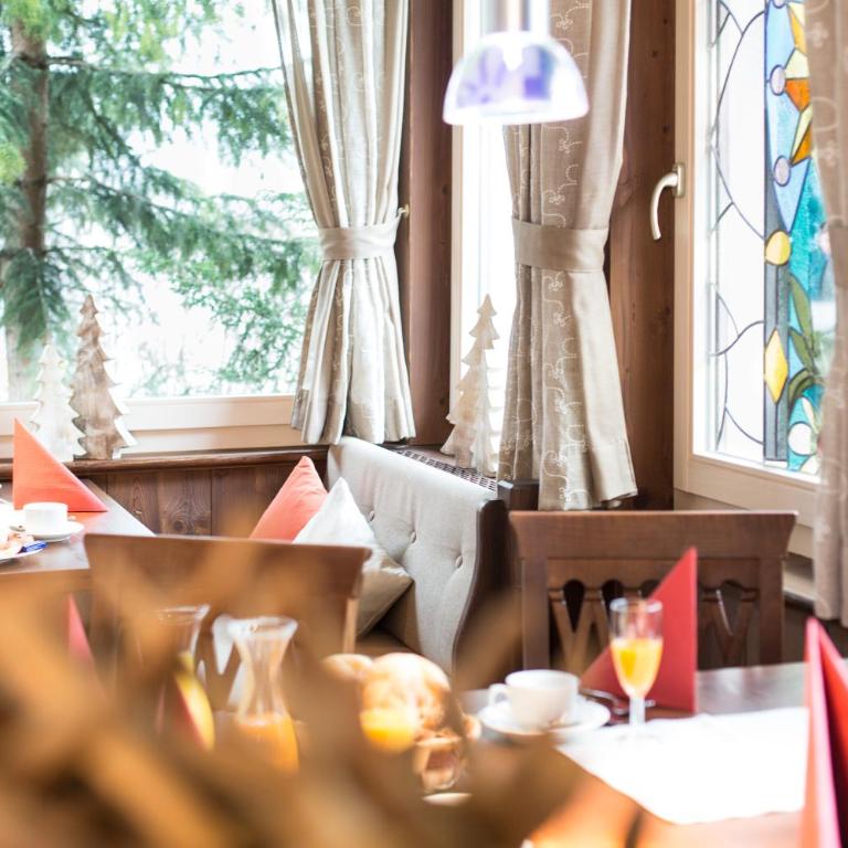 Hotel Garni Caroline - Doppelzimmer mit Balkon - 5