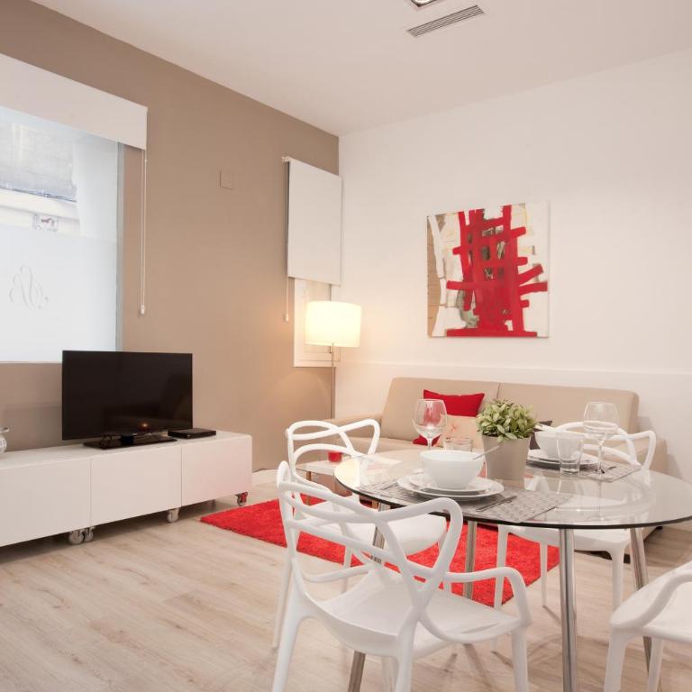 Click&Flat Seneca Suites - One-Bedroom Apartment - Ground Floor - Red - 5