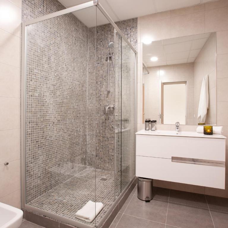 Click&Flat Seneca Suites - Two-Bedroom Apartment - Ground Floor - NY - 12