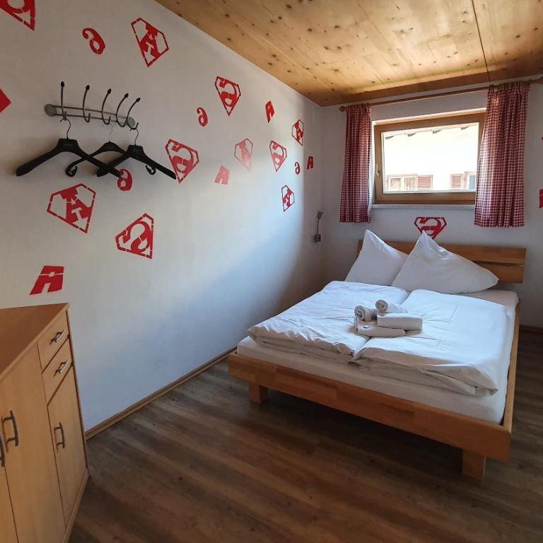 Alpking Hostel - Doppelzimmer mit Gemeinschaftsbad - 1
