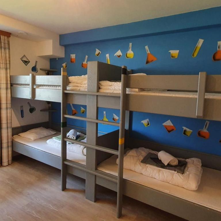 Alpking Hostel - Vierbettzimmer mit Gemeinschaftsbad - 2