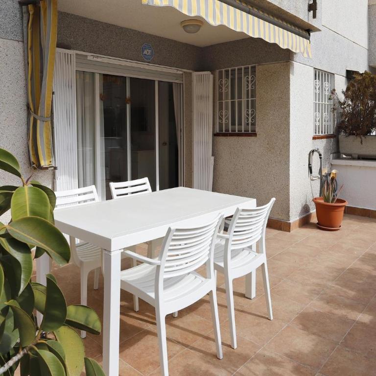 AT005 Planta baja con piscina, airco, parking, playa a 600m - Apartamento - 2
