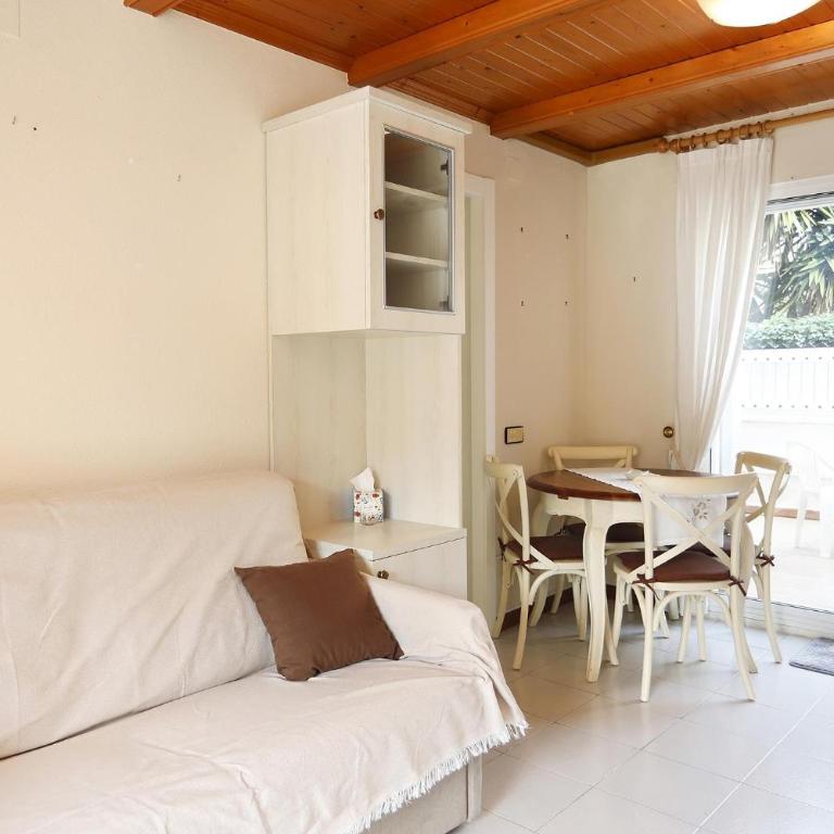 AT005 Planta baja con piscina, airco, parking, playa a 600m - Apartamento - 6