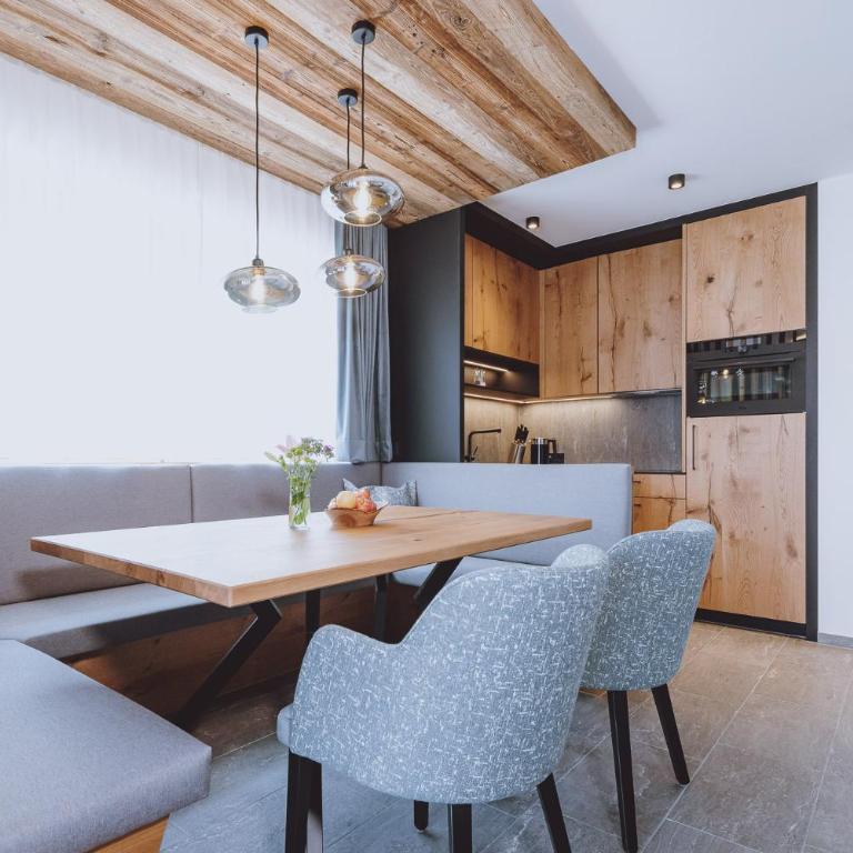 Premium Chalets by ZAGLGUT, Zell am See-Kaprun - Wellness & Infinity Pool, Air Conditioning, Panoramic Views & Summer Card Included - Chalet mit 3 Schlafzimmern, Sauna und Außenbadewanne - 11