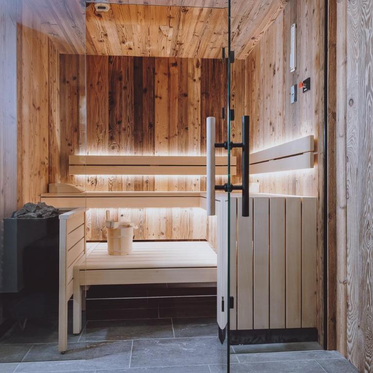 Premium Chalets by ZAGLGUT, Zell am See-Kaprun - Wellness & Infinity Pool, Air Conditioning, Panoramic Views & Summer Card Included - Chalet mit 3 Schlafzimmern, Sauna und Außenbadewanne - 9