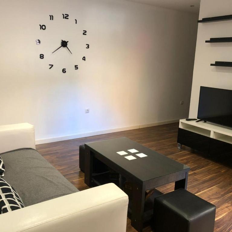 Precioso piso con patio a 200m de la playa - Two-Bedroom Apartment - 1