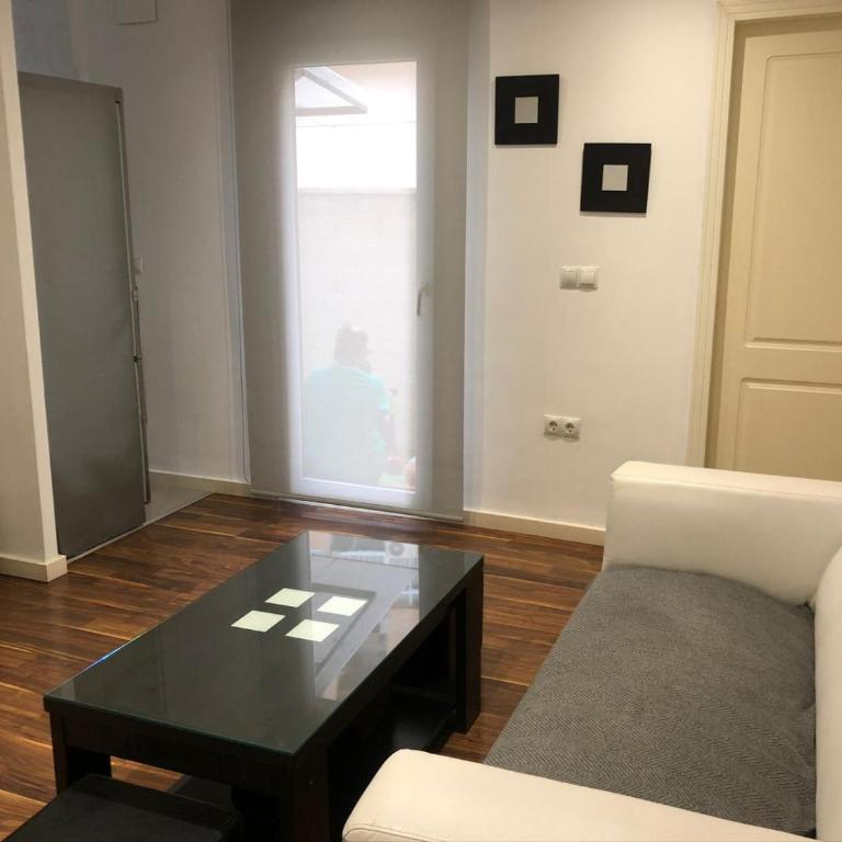Precioso piso con patio a 200m de la playa - Two-Bedroom Apartment - 4