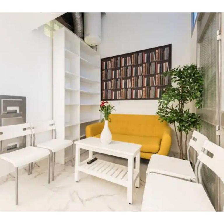Little Cozy loft Madrid free street parking WIFI Barbadillo Bis - One-Bedroom Apartment - 4