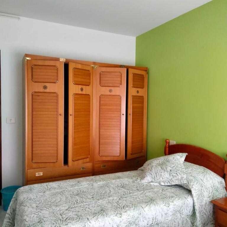 Piso Emigrante - Three-Bedroom Apartment - 14