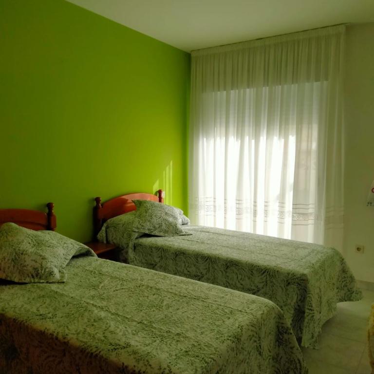 Piso Emigrante - Three-Bedroom Apartment - 15