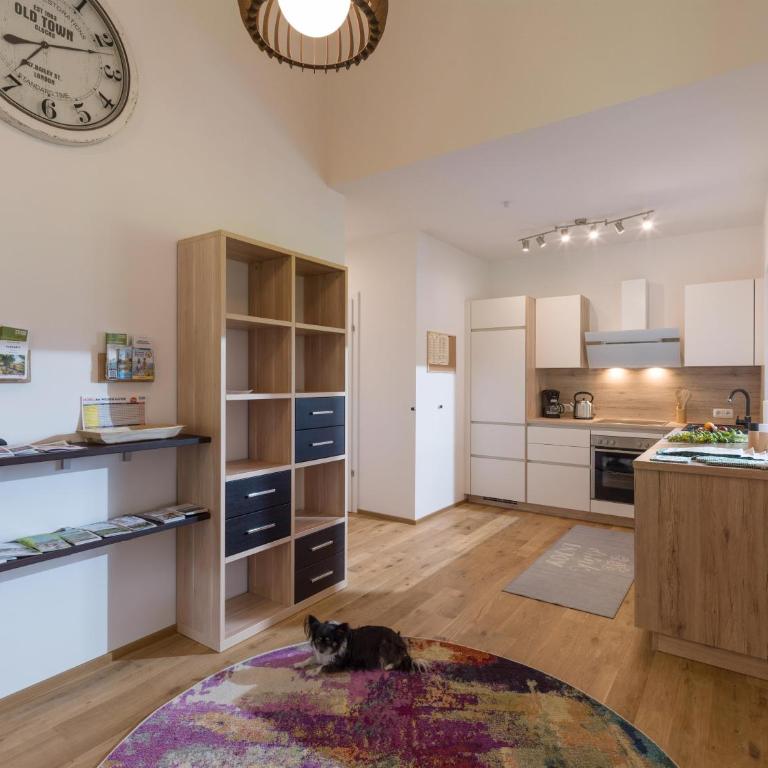 Going EASY - Three-Bedroom Apartment with Shower - 3