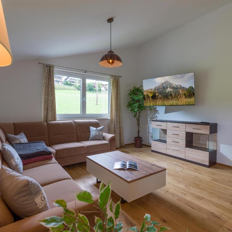 Going EASY - Three-Bedroom Apartment with Shower - 11