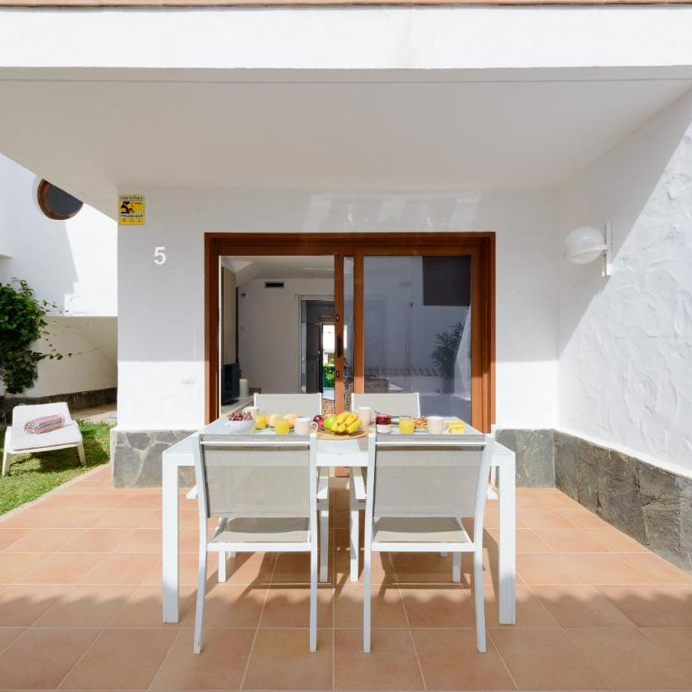 Bonito bungalow con piscina junto a la playa - Two-Bedroom Apartment - 4
