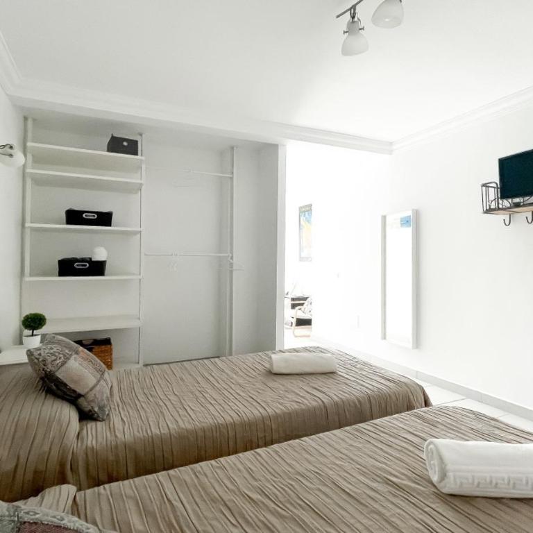 Room Mar wifi free , private bathroom and terrace - Habitación Doble con baño privado - 16