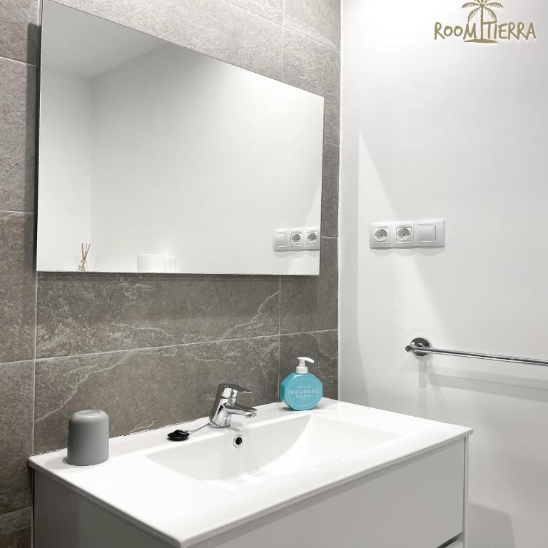 Room Tierra wifi free private bathroom , central town - Habitación Doble con baño privado - 20