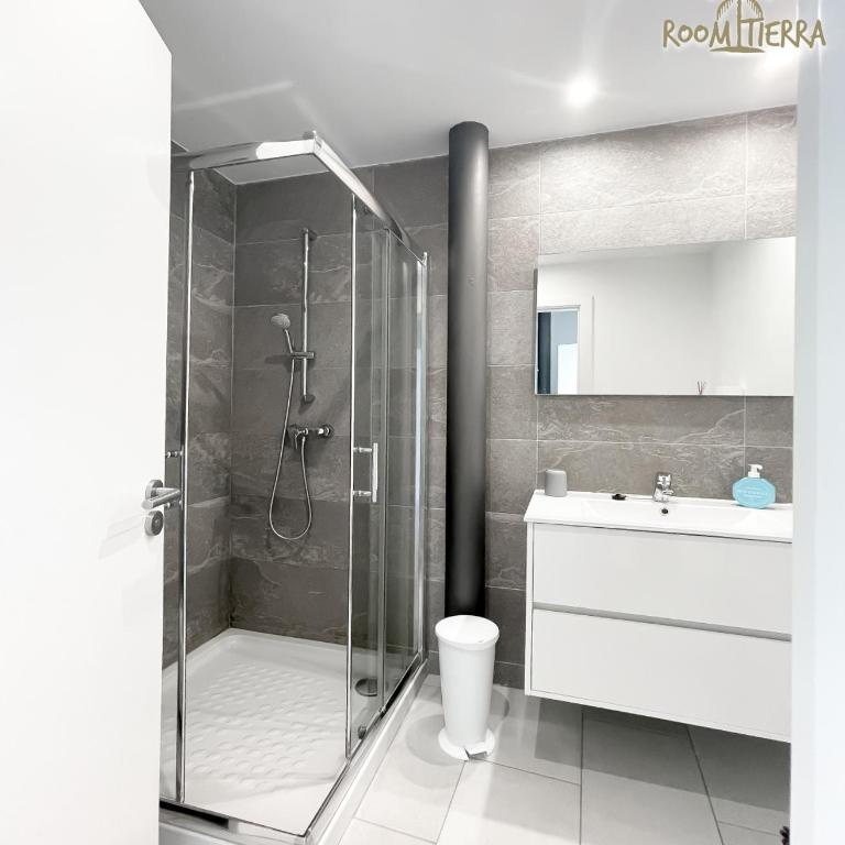 Room Tierra wifi free private bathroom , central town - Habitación Doble con baño privado - 21