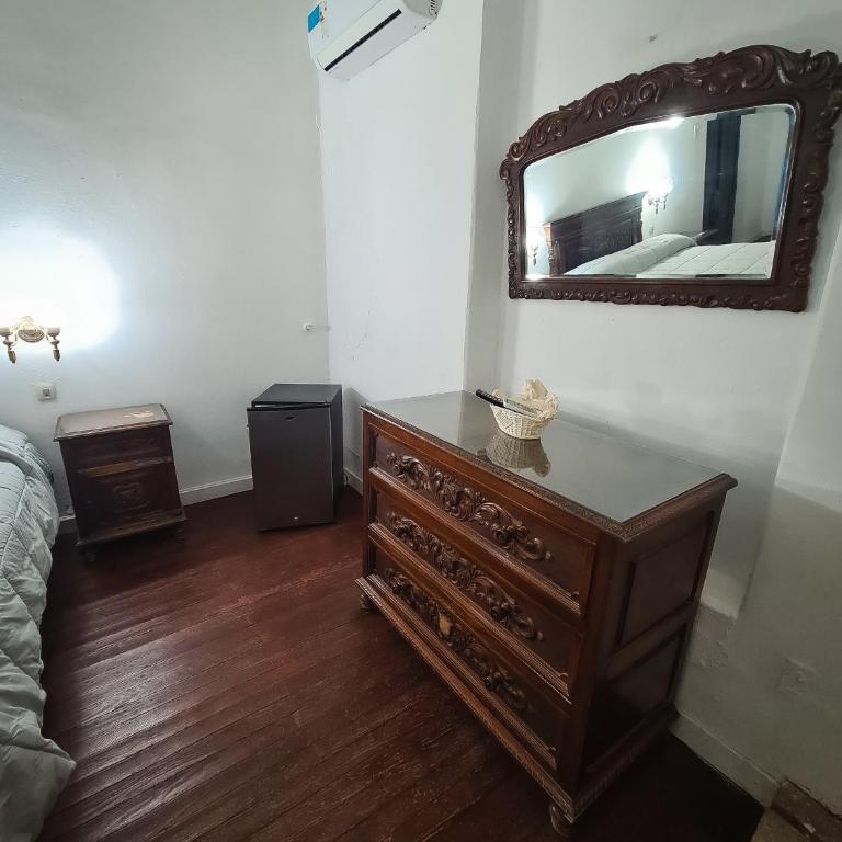 Posada Nocenta Pisetta - Habitación con cama extragrande. - 9