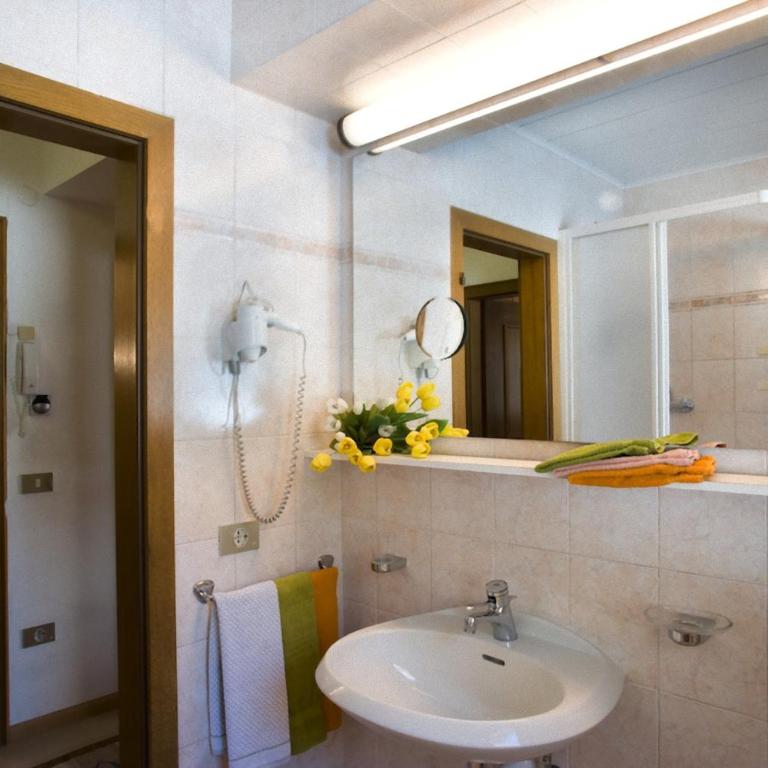 Pensione Haus Erica - Camera Tripla Basic con Bagno in Comune - 6