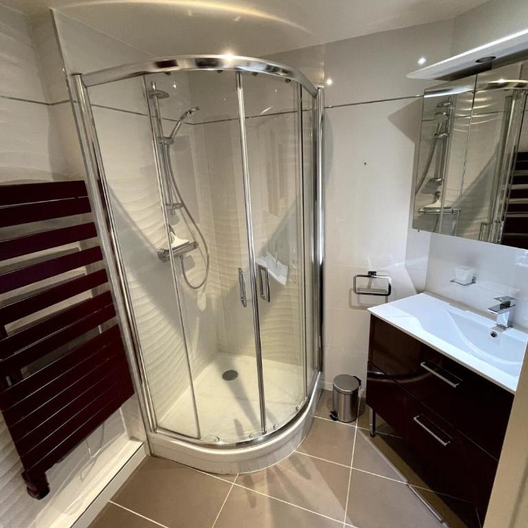 Superb apartment in a 3 city center residence - One-Bedroom Apartment - 10