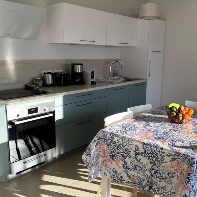 Residence 350 meters from the main beach chez lena - Two-Bedroom Apartment - 14