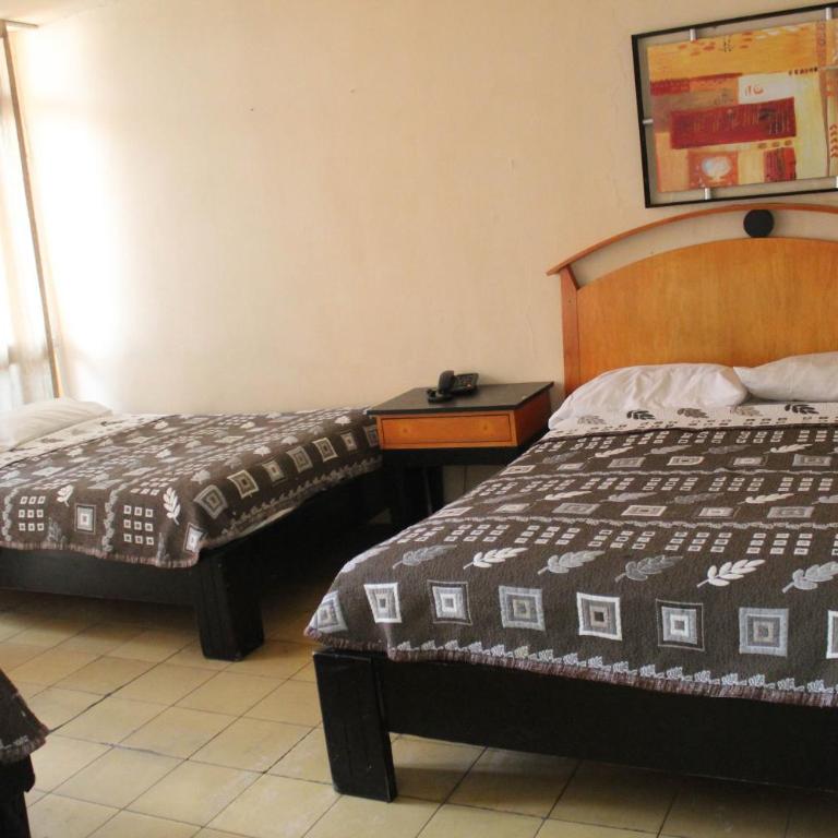 Hotel Regis - Family Room - 5