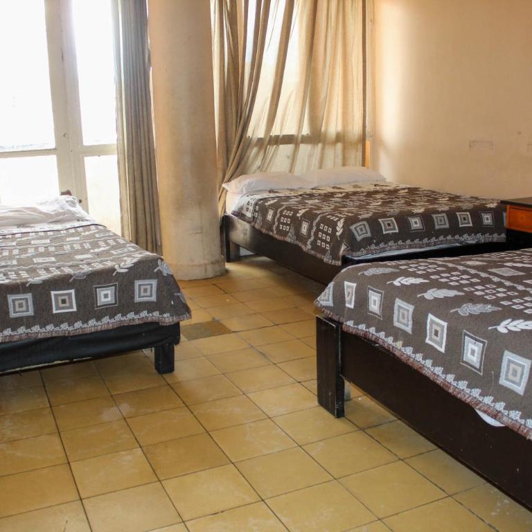 Hotel Regis - Deluxe Family Room - 7