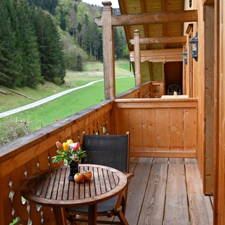 Ferienwohnung Dichtlbauer - Apartment with Balcony - 4