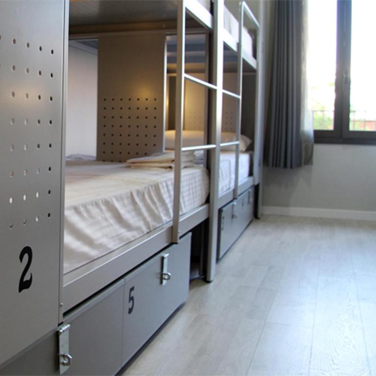 BcnSportHostels - Private room 6 beds - 7