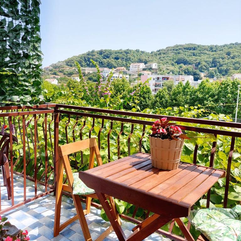Guesthouse DONA - Triple Room with Balcony - 2