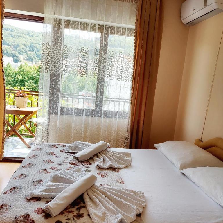 Guesthouse DONA - Triple Room with Balcony - 3