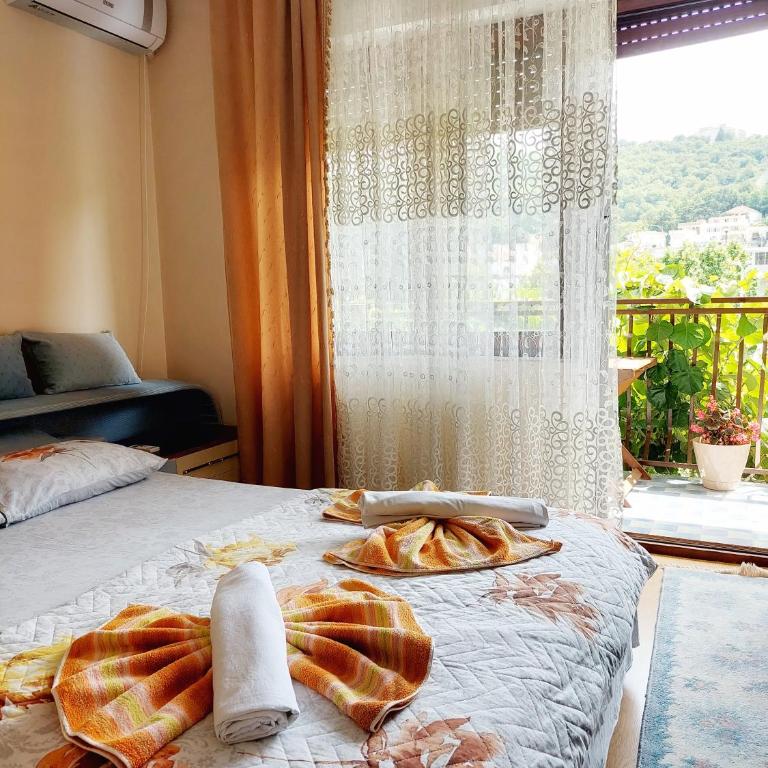Guesthouse DONA - Double Room with Balcony - 2