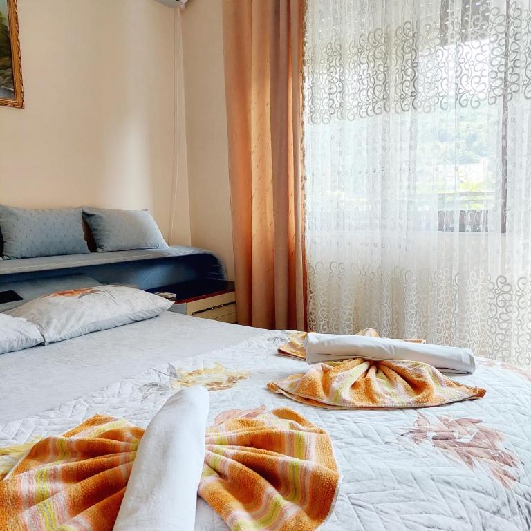 Guesthouse DONA - Double Room with Balcony - 4