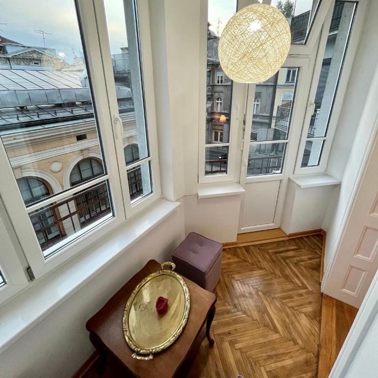 Apartmani Grand Market - Apartment with Balcony - 6