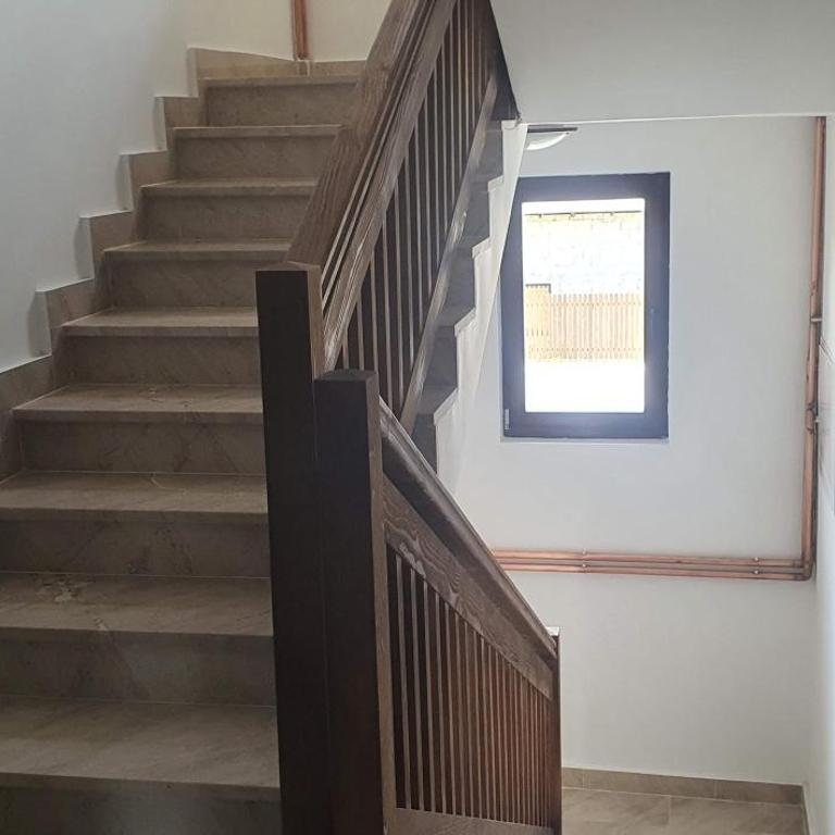 Apartmani Aleksandra - Deluks Dvokrevetna Soba sa Bračnim Krevetom/Zasebnim Krevetima i Balkonom - 4