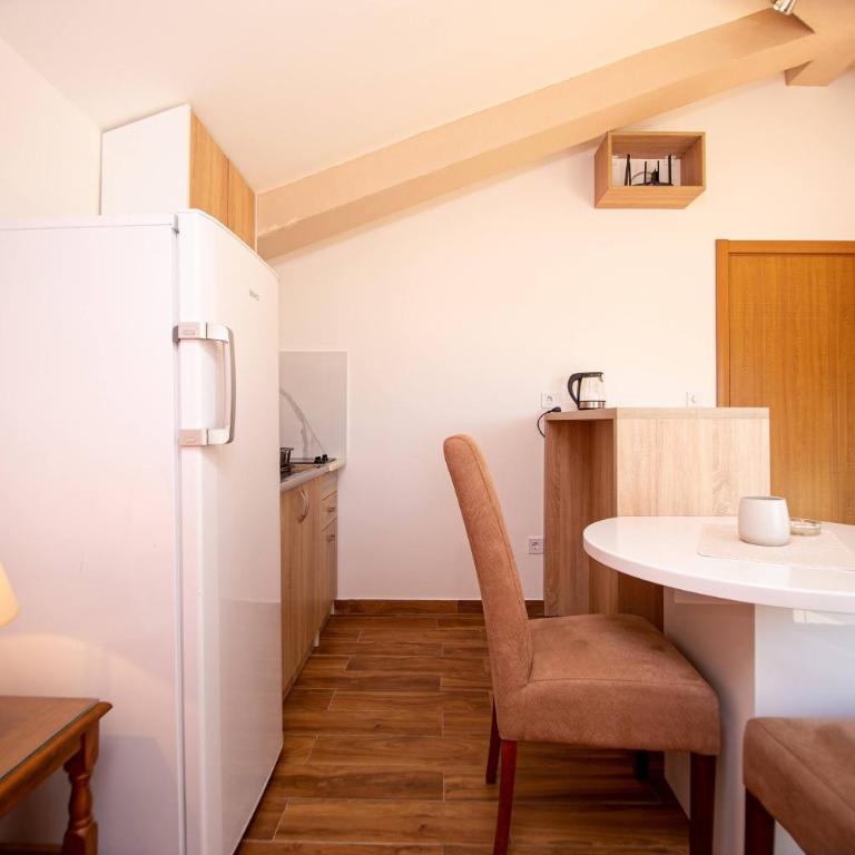 Villa Vojnic - Dvokrevetna Soba sa Bračnim Krevetom sa Balkonom i Pogledom na More - 33