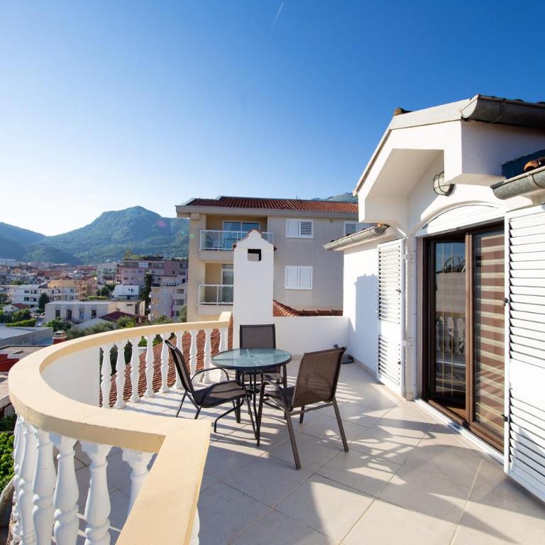 Villa Vojnic - Dvokrevetna Soba sa Bračnim Krevetom sa Balkonom i Pogledom na More - 12