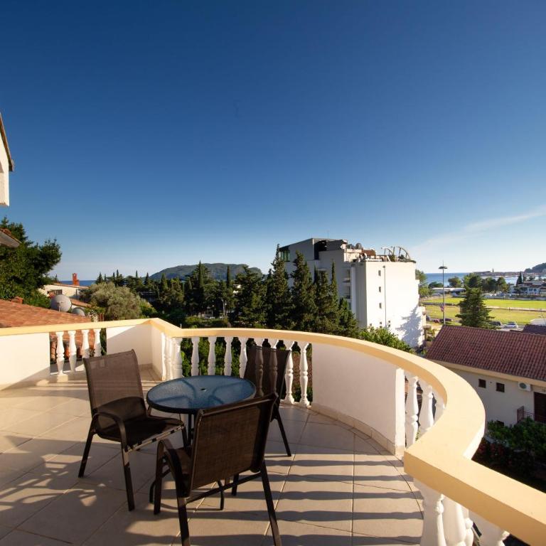 Villa Vojnic - Dvokrevetna Soba sa Bračnim Krevetom sa Balkonom i Pogledom na More - 11