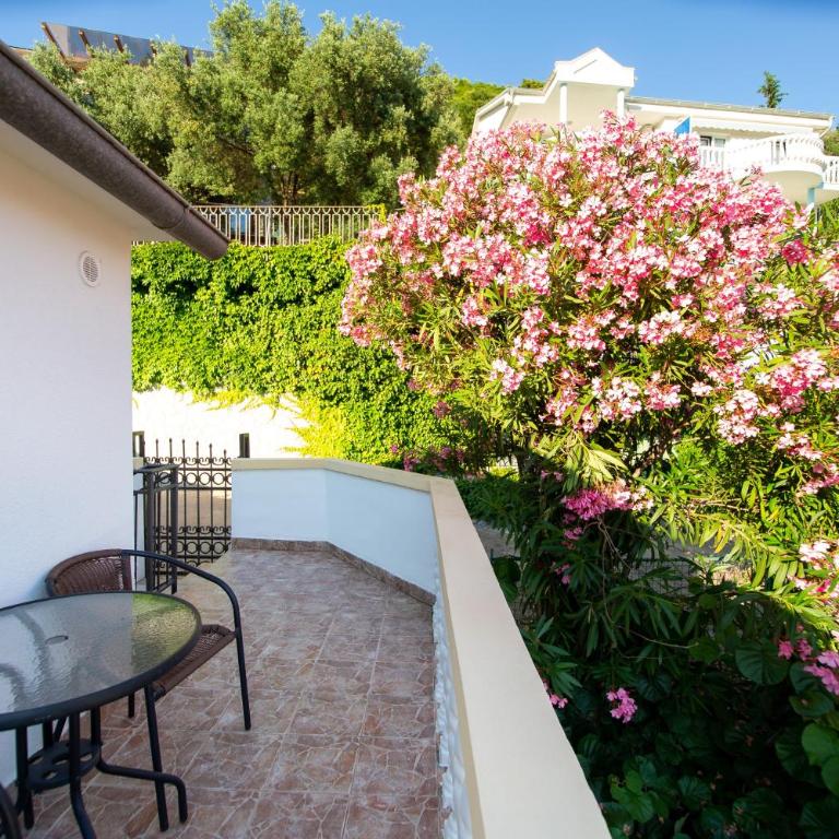 Villa Vojnic - Trokrevetna Soba sa Pogledom na Grad - 19