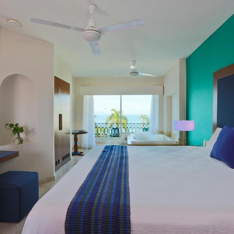 Crown Paradise Golden All Inclusive Resort - Adults Only - Suite with Hot Tub - 2