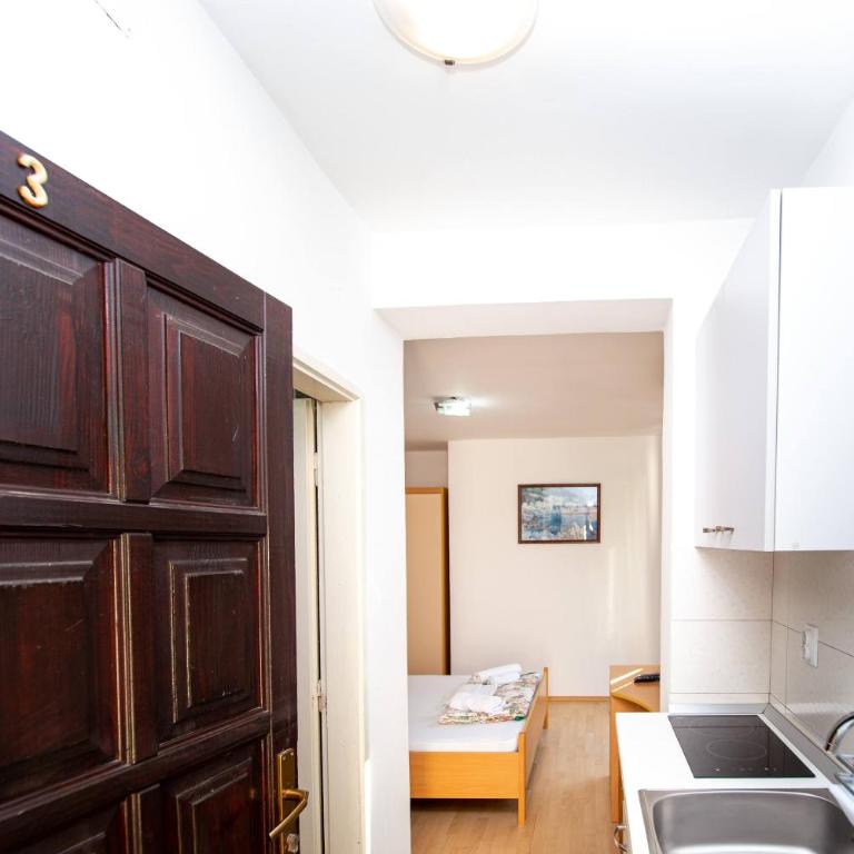 Villa Vojnic - Dvokrevetna Soba sa Bračnim Krevetom i Balkonom - 13