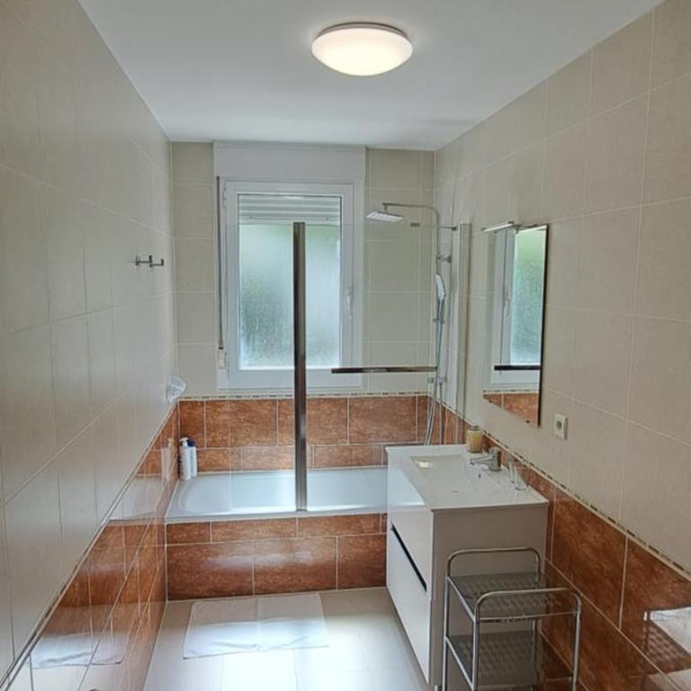Appartement lumineux T3 avec jardin privatif à Hendaye - Parking et wif gratuit - Appartement 2 Chambres - 15