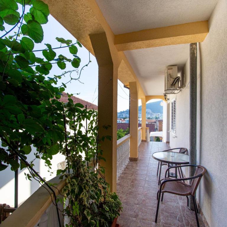 Villa Vojnic - Dvokrevetna Soba sa Bračnim Krevetom i Balkonom (3 Odrasle Osobe) - 17